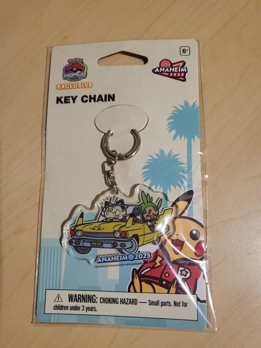 Llavero Exclusive World Championship 2025 - Meowth Carro