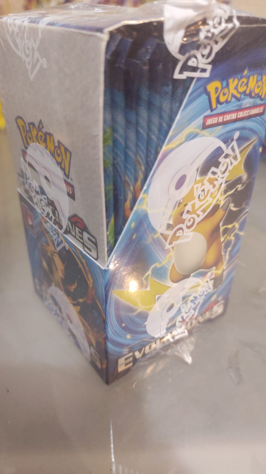 Half Booster Box Evolutions - ESPAÑOL - (18 Sobres)-Kantocards